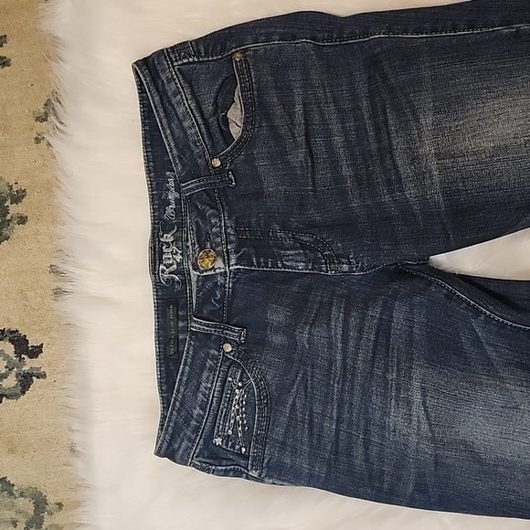 Too small - Picture 2 of 3